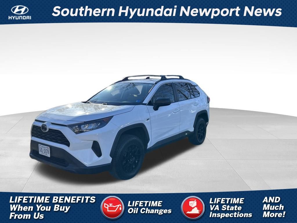 Used 2021 Toyota RAV4 LE image 1