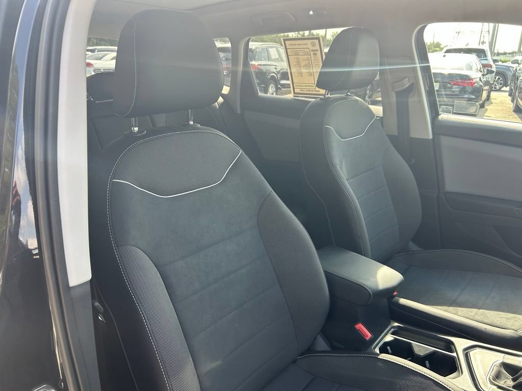 Certified 2023 Volkswagen Taos SE w/ Panoramic Sunroof Package FWD image 32