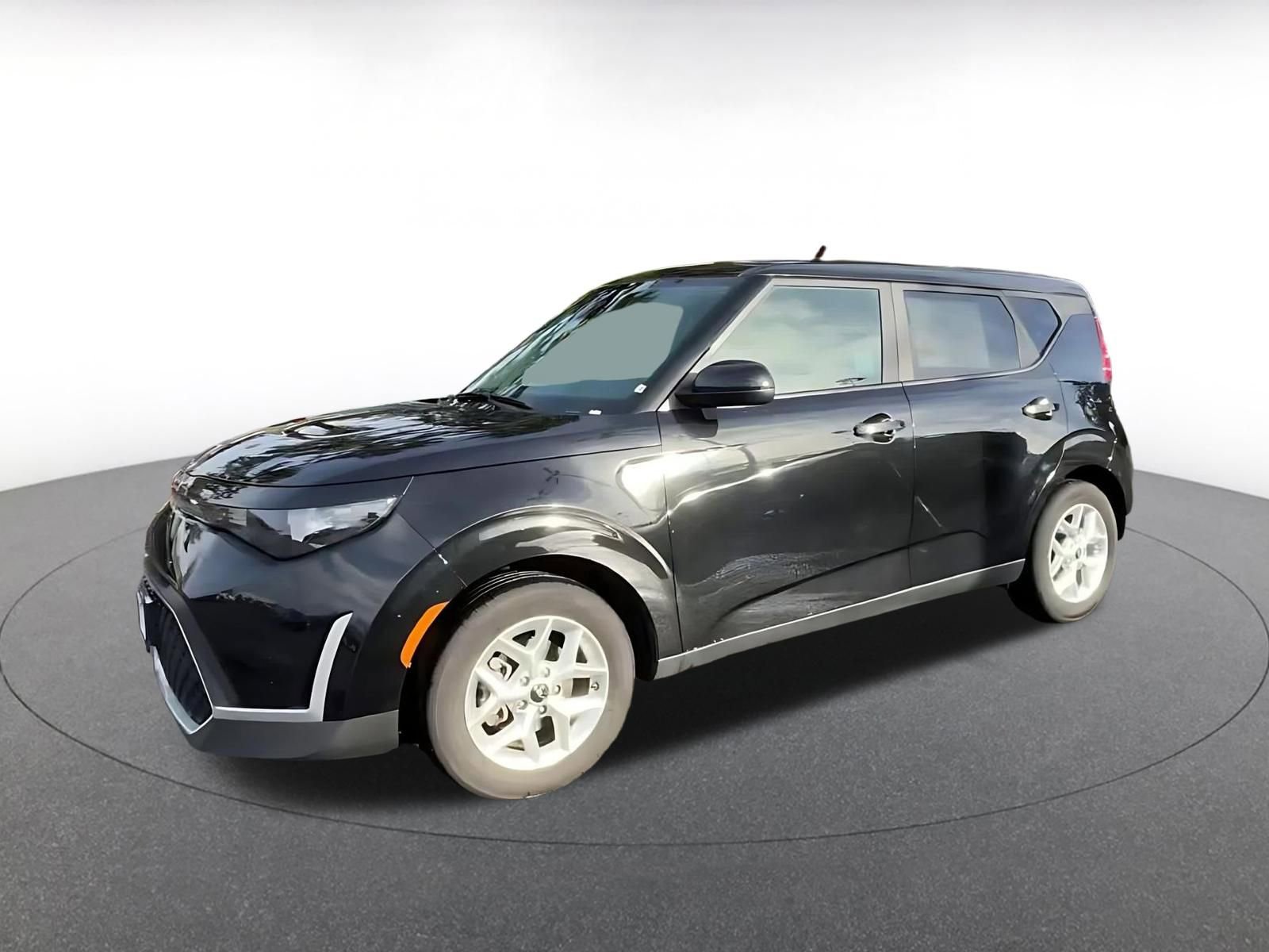 Used 2025 Kia Soul LX w/ LX Technology Package image 8