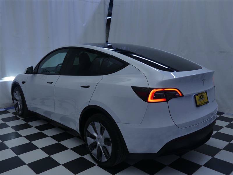 Used 2024 Tesla Model Y Long Range AWD/4WD image 3