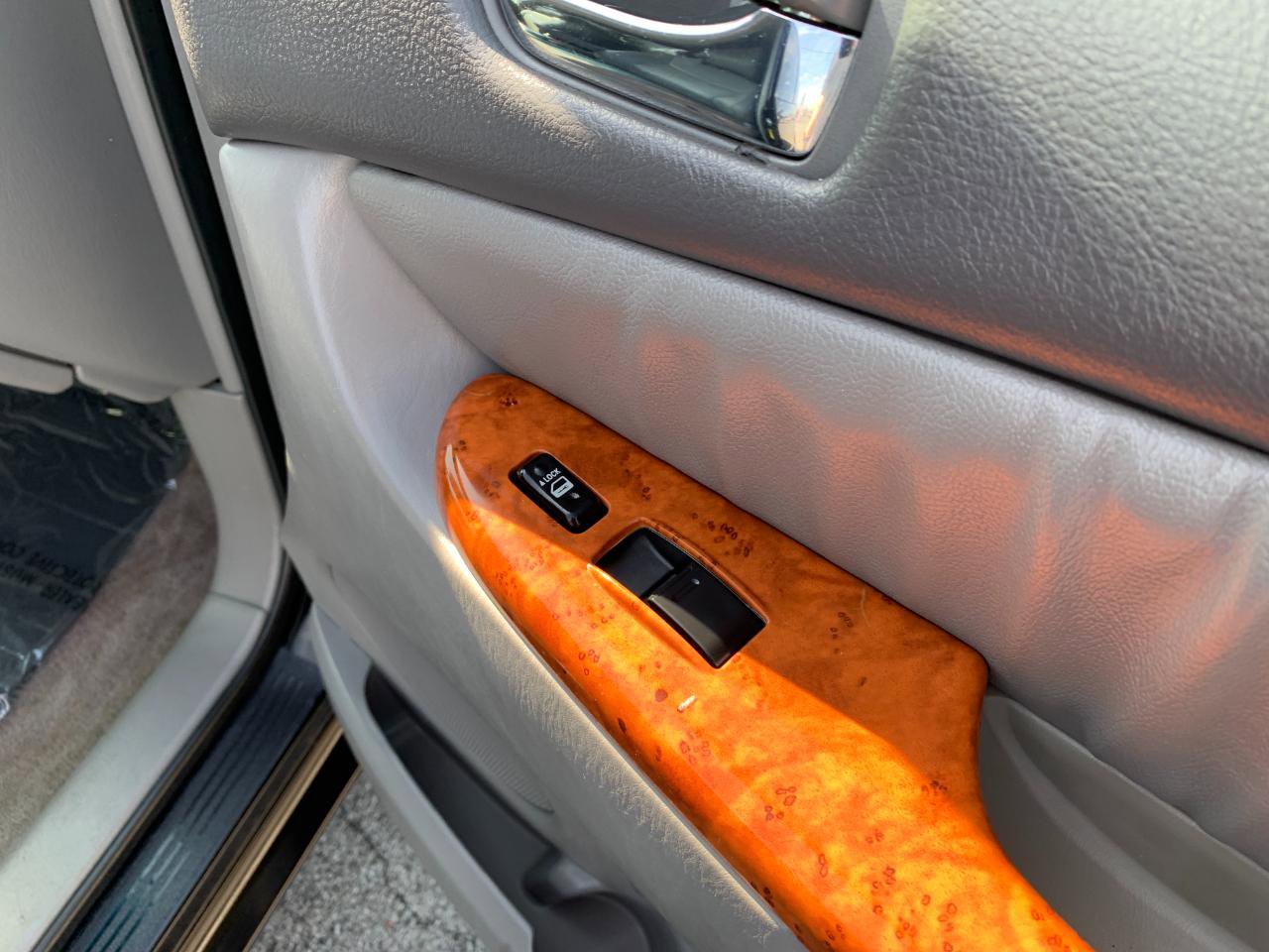 Used 2009 Toyota Sienna XLE FWD image 39