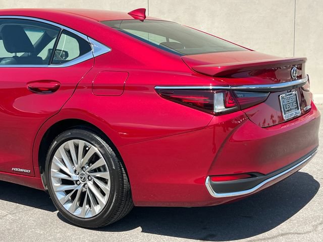 Used 2021 Lexus ES 300h w/ Accessory Package FWD image 8