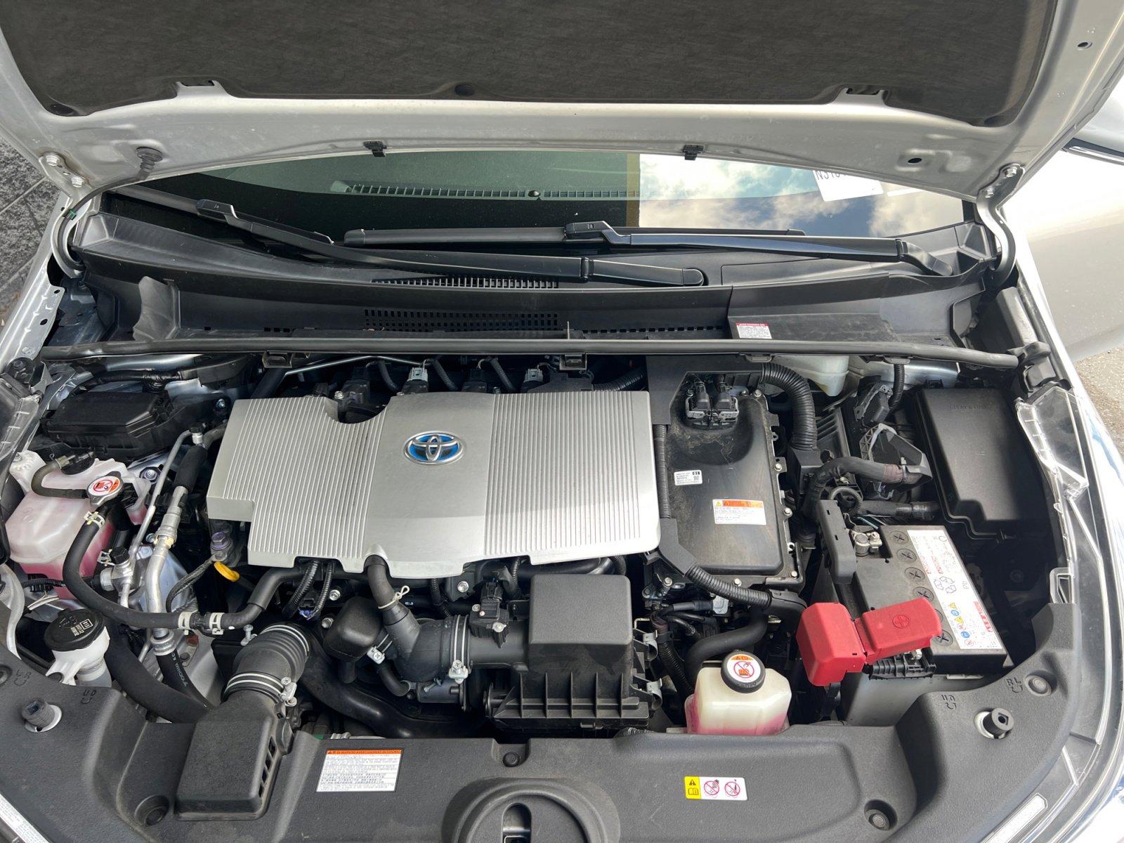 Used 2022 Toyota Prius XLE FWD image 18