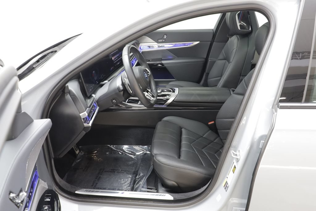 Used 2026 BMW 750e xDrive w/ Autobahn Package AWD/4WD image 6