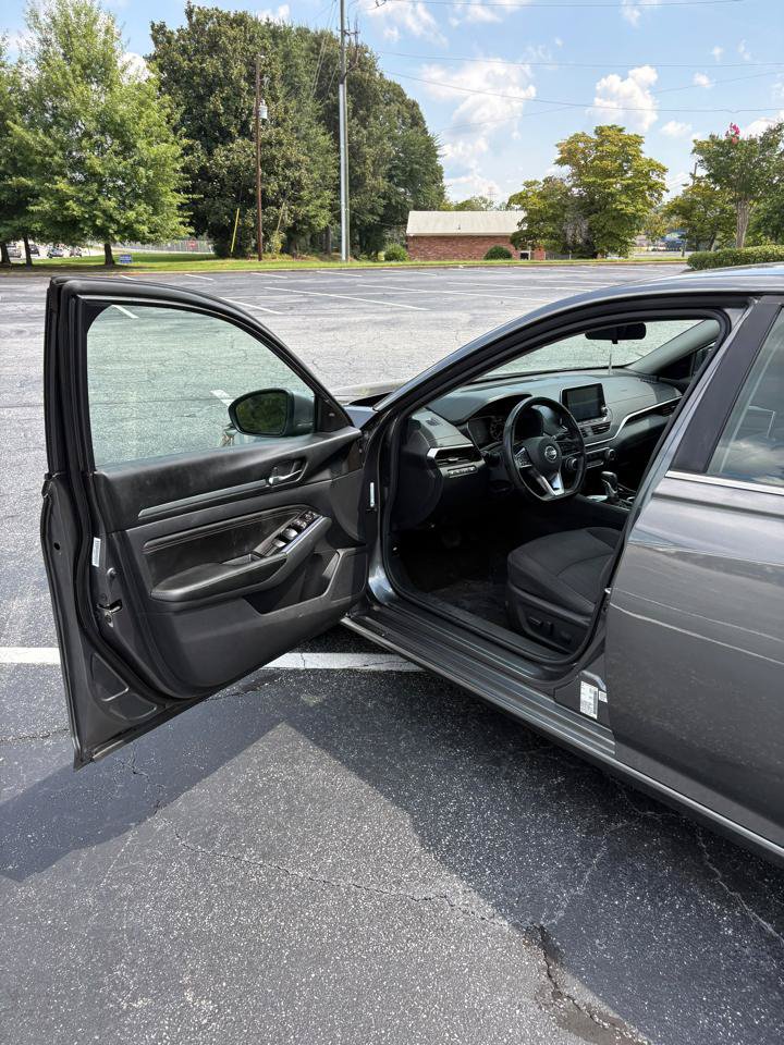 Used 2022 Nissan Altima 2.5 SV w/ SV Premium Package FWD image 9