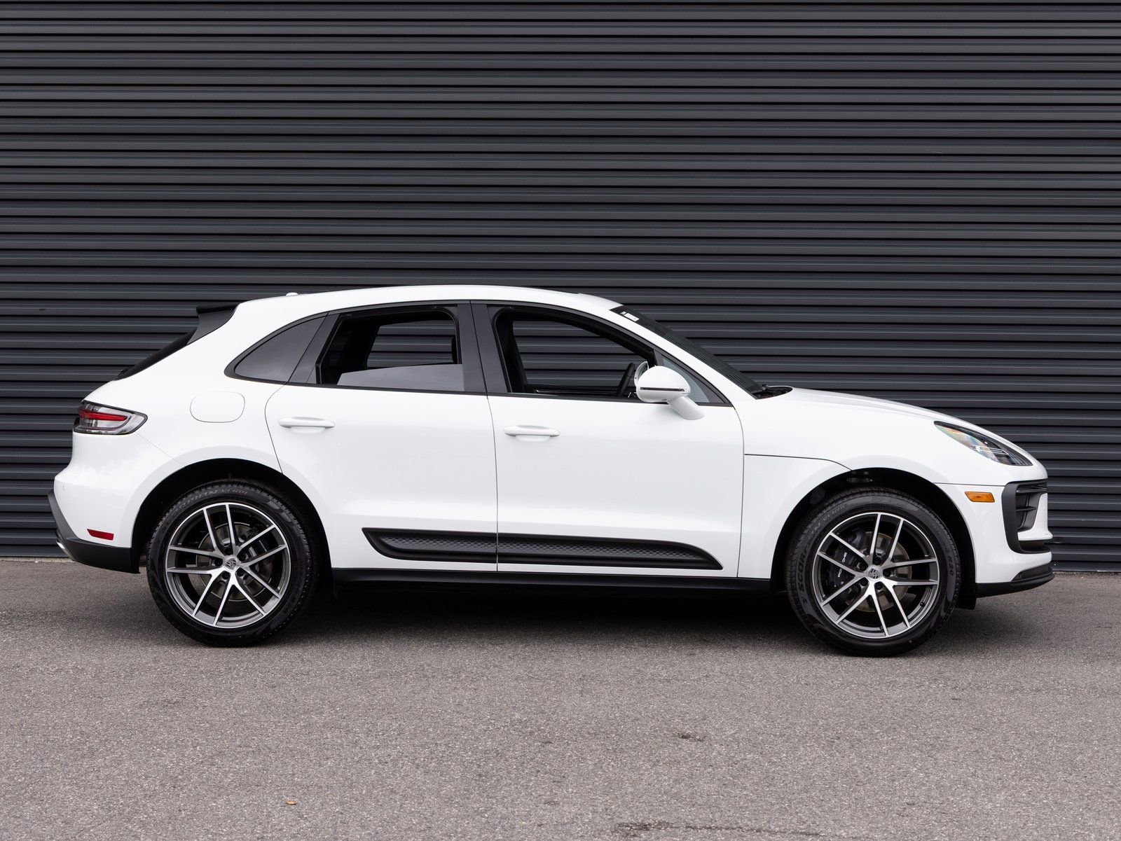 Certified 2026 Porsche Macan image 8