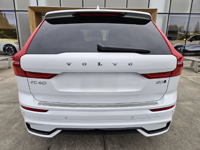 Used 2023 Volvo XC60 B5 Plus w/ Climate Package AWD/4WD image 6