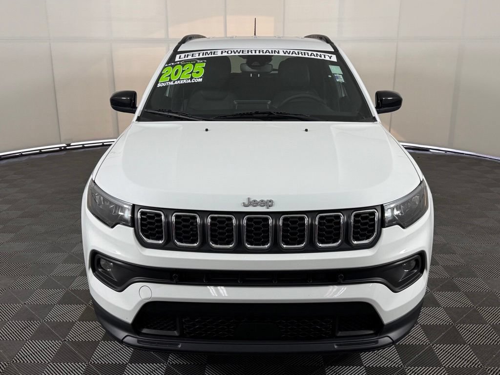 Used 2025 Jeep Compass Latitude AWD/4WD image 2