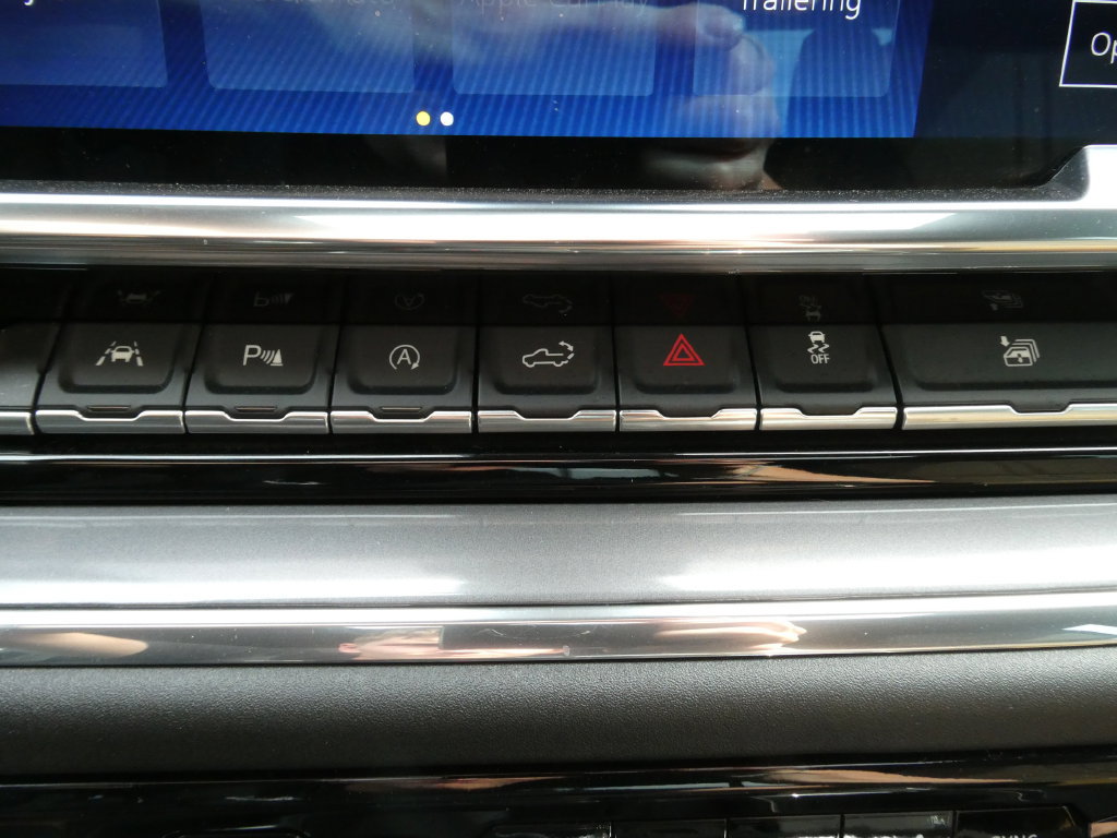 Certified 2025 Chevrolet Silverado 1500 High Country w/ Technology Package AWD/4WD image 32
