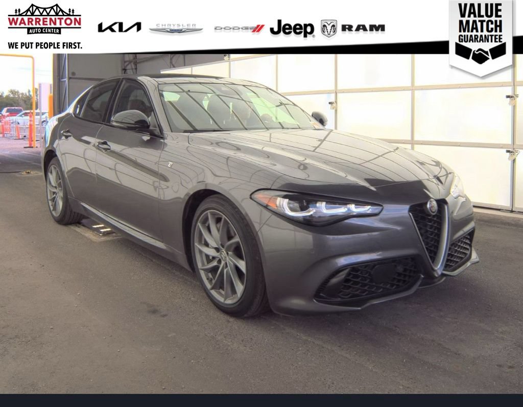 Used 2024 Alfa Romeo Giulia Ti AWD/4WD image 7