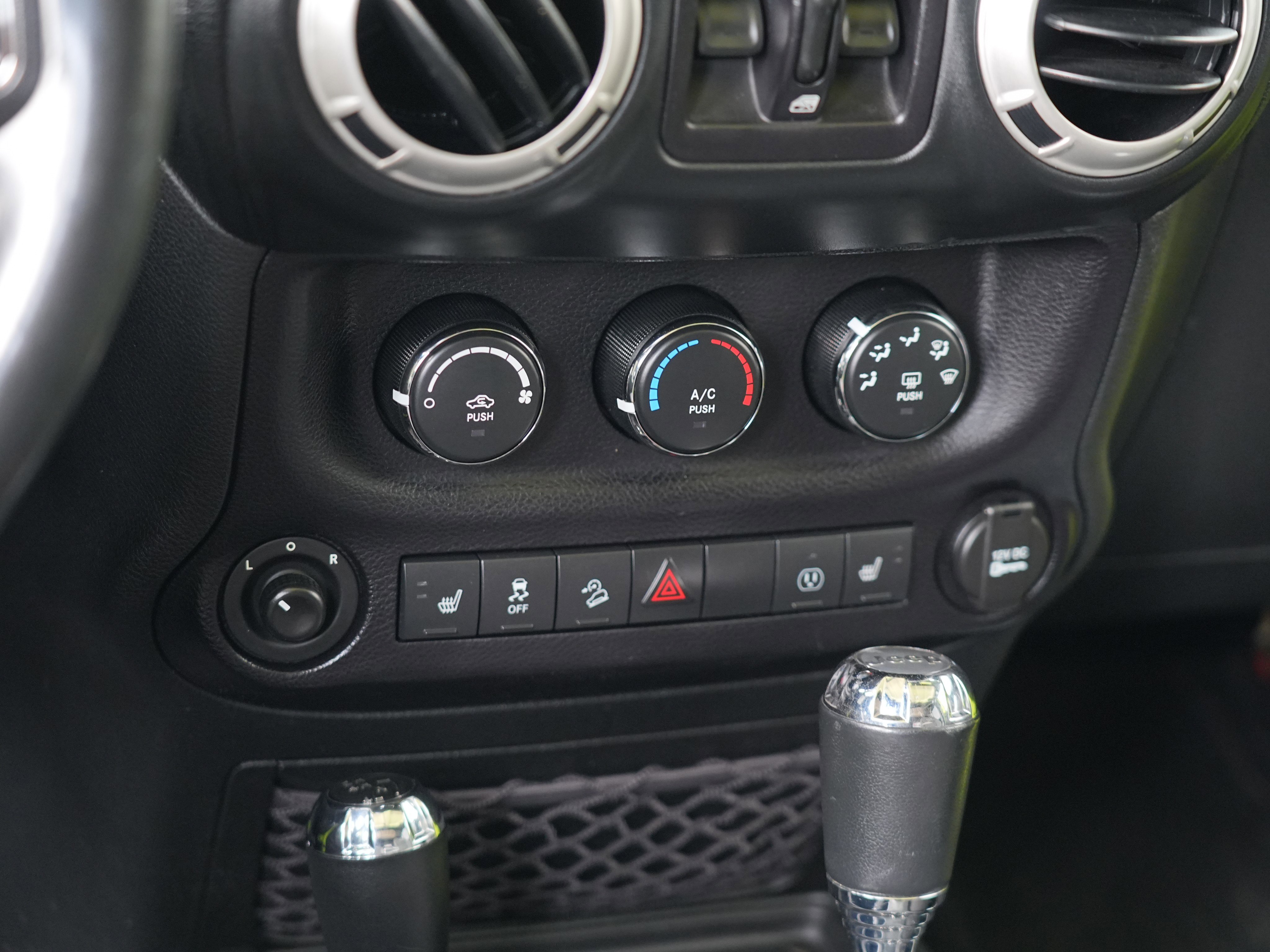 Used 2016 Jeep Wrangler Unlimited Sahara w/ Dual Top Group image 23