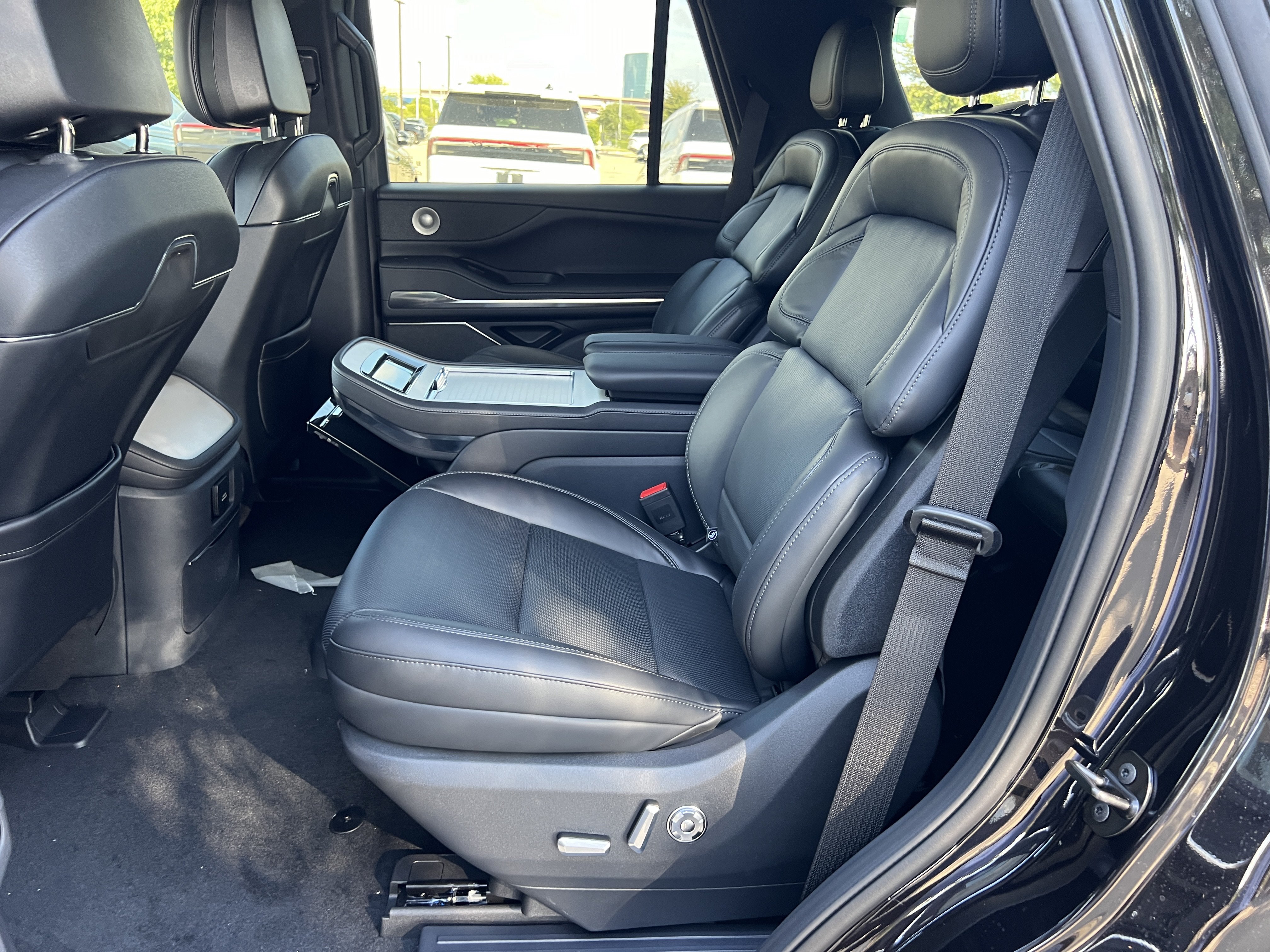 New 2027 Lincoln Navigator Reserve w/ Jet Appearance Package AWD/4WD image 25