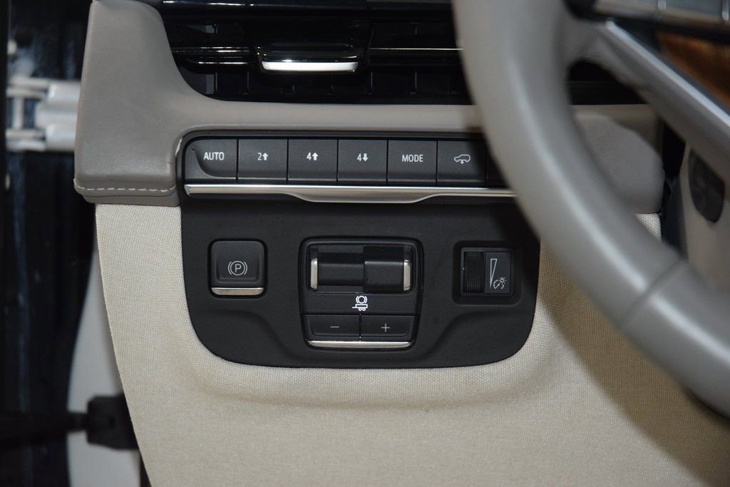 Used 2023 Cadillac Escalade ESV Premium Luxury Platinum w/ Heavy-Duty Trailer Package image 36