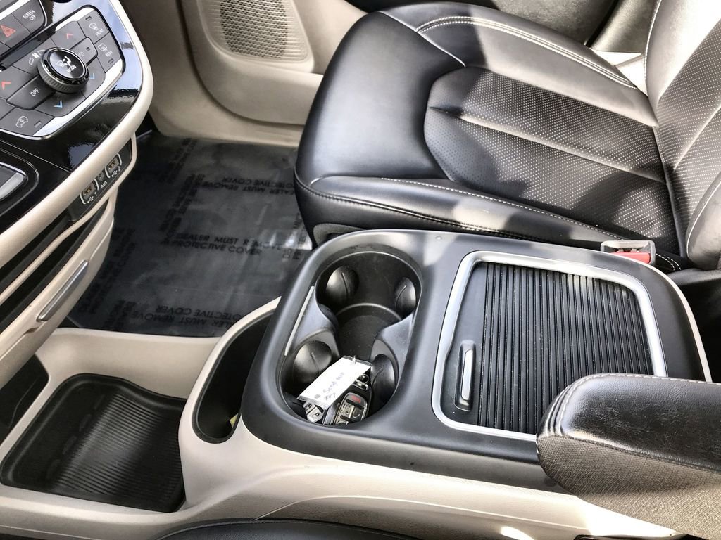 Used 2024 Chrysler Pacifica Touring-L image 20