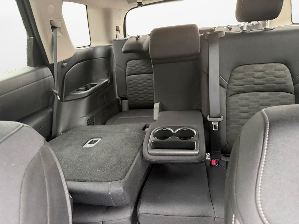 Used 2025 Nissan Pathfinder SV FWD image 12