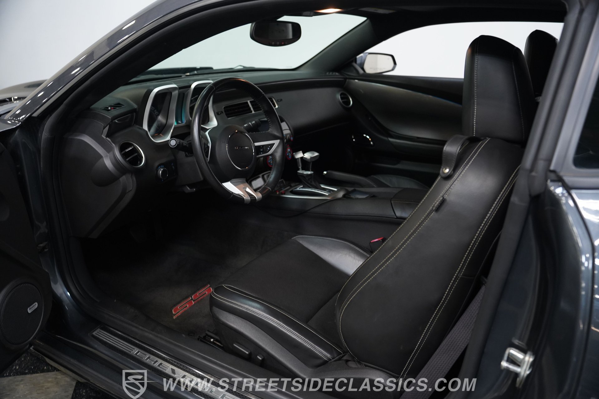 Used 2010 Chevrolet Camaro SS w/ RS Package RWD image 4