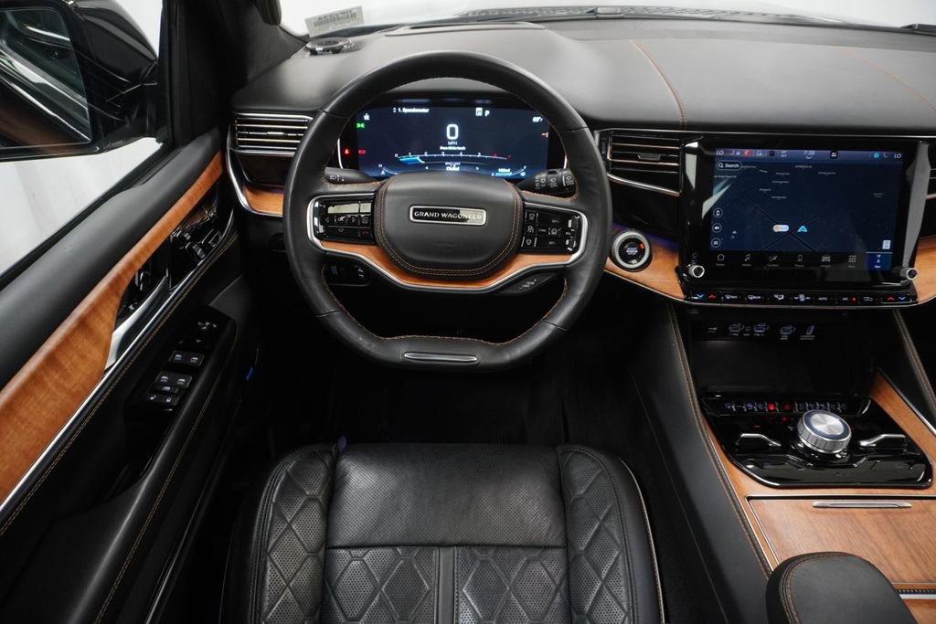 Used 2024 Jeep Grand Wagoneer Series III w/ Rear-Seat Entertainment Group AWD/4WD image 32