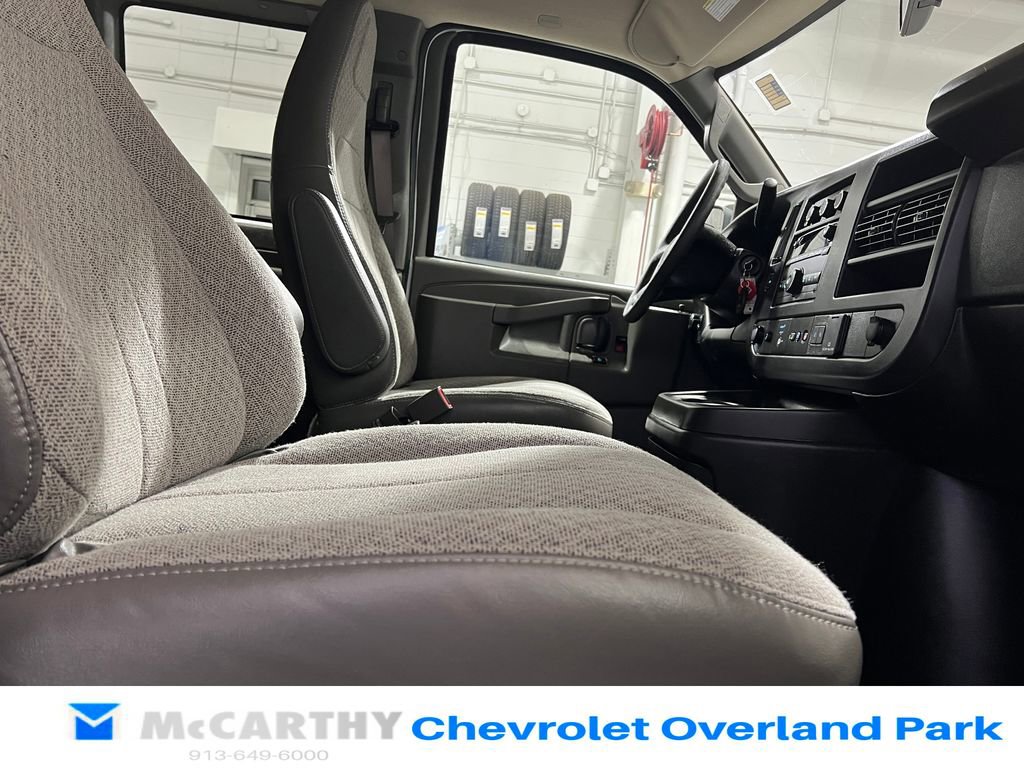 Used 2025 Chevrolet Express 3500 LT w/ LT Preferred Equipment Group RWD image 27