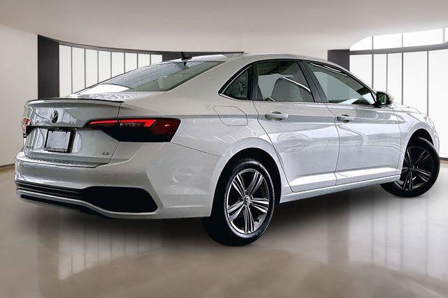 Used 2023 Volkswagen Jetta SE FWD image 5