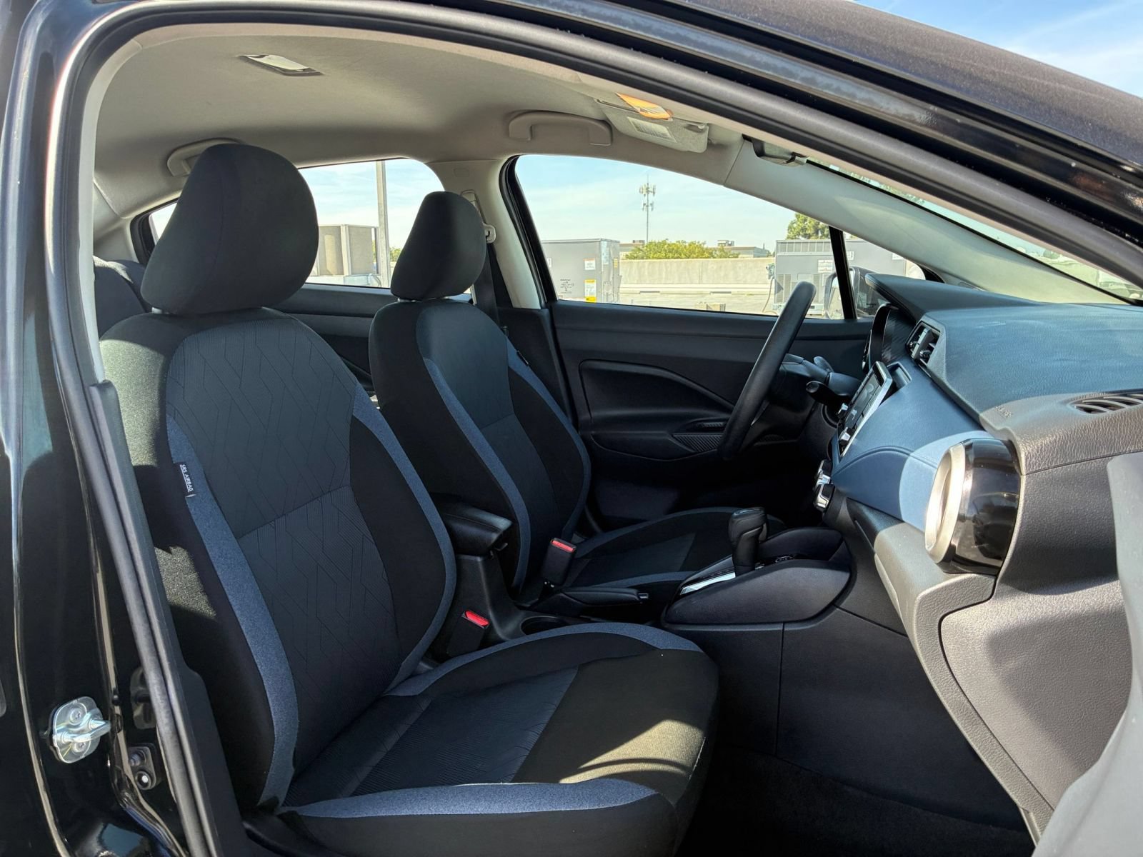 Used 2025 Nissan Versa SV FWD image 33