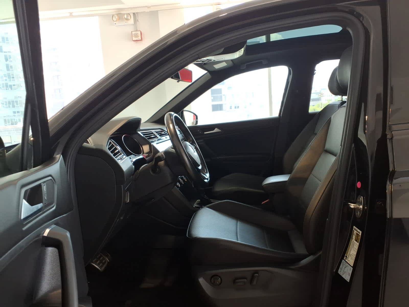 Used 2020 Volkswagen Tiguan SE R-Line AWD/4WD image 17