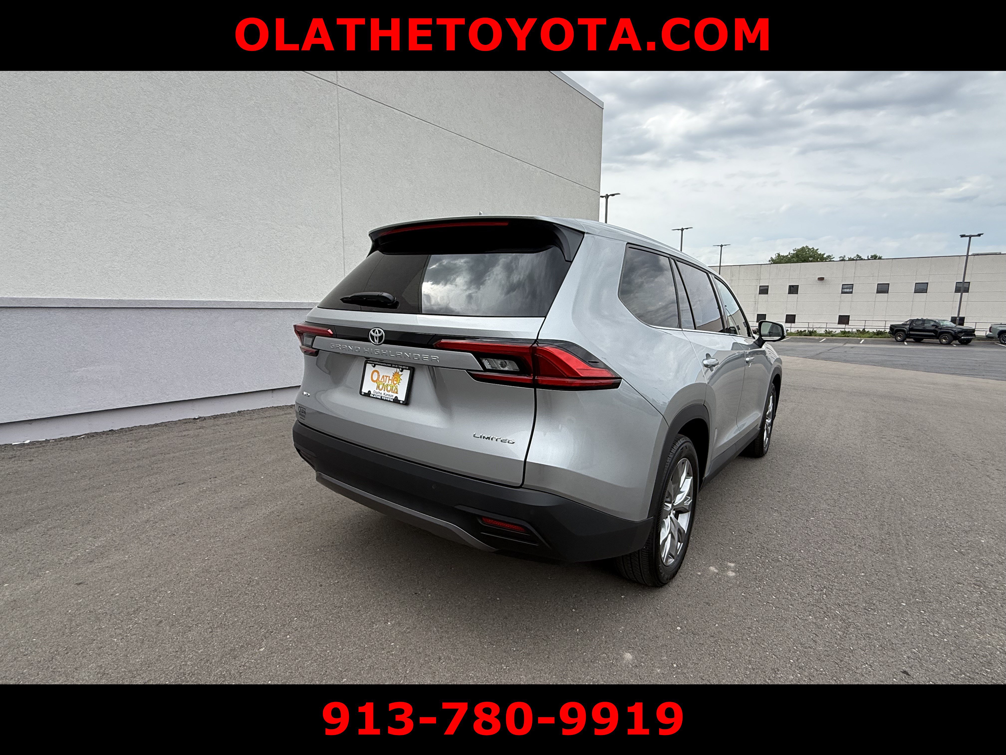 Certified 2024 Toyota Grand Highlander AWD image 3