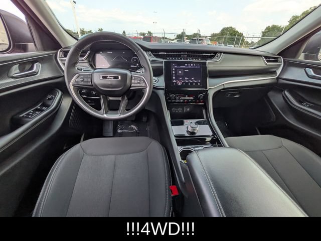 Used 2023 Jeep Grand Cherokee Laredo AWD/4WD image 12