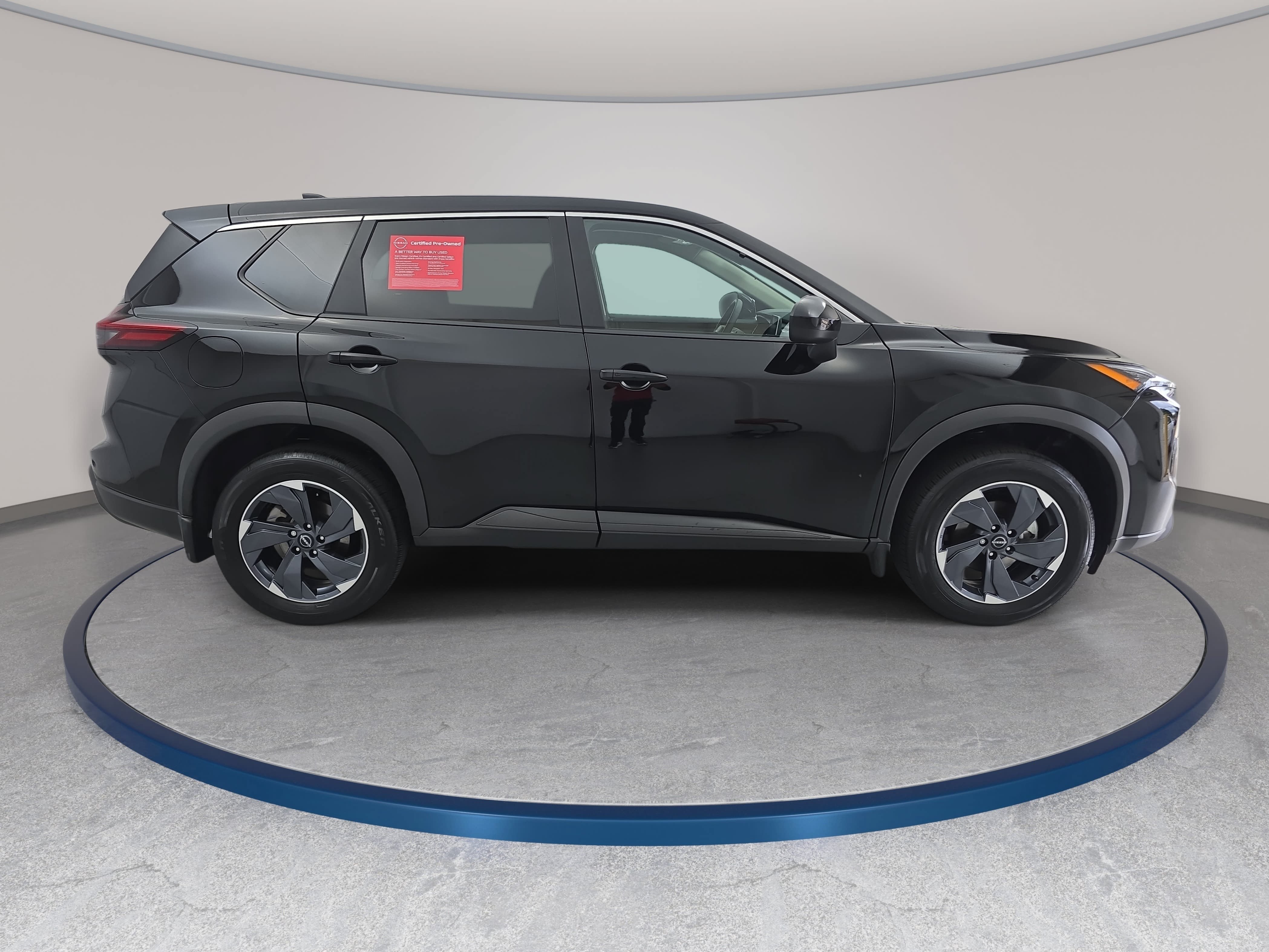 Certified 2025 Nissan Rogue SV FWD image 4