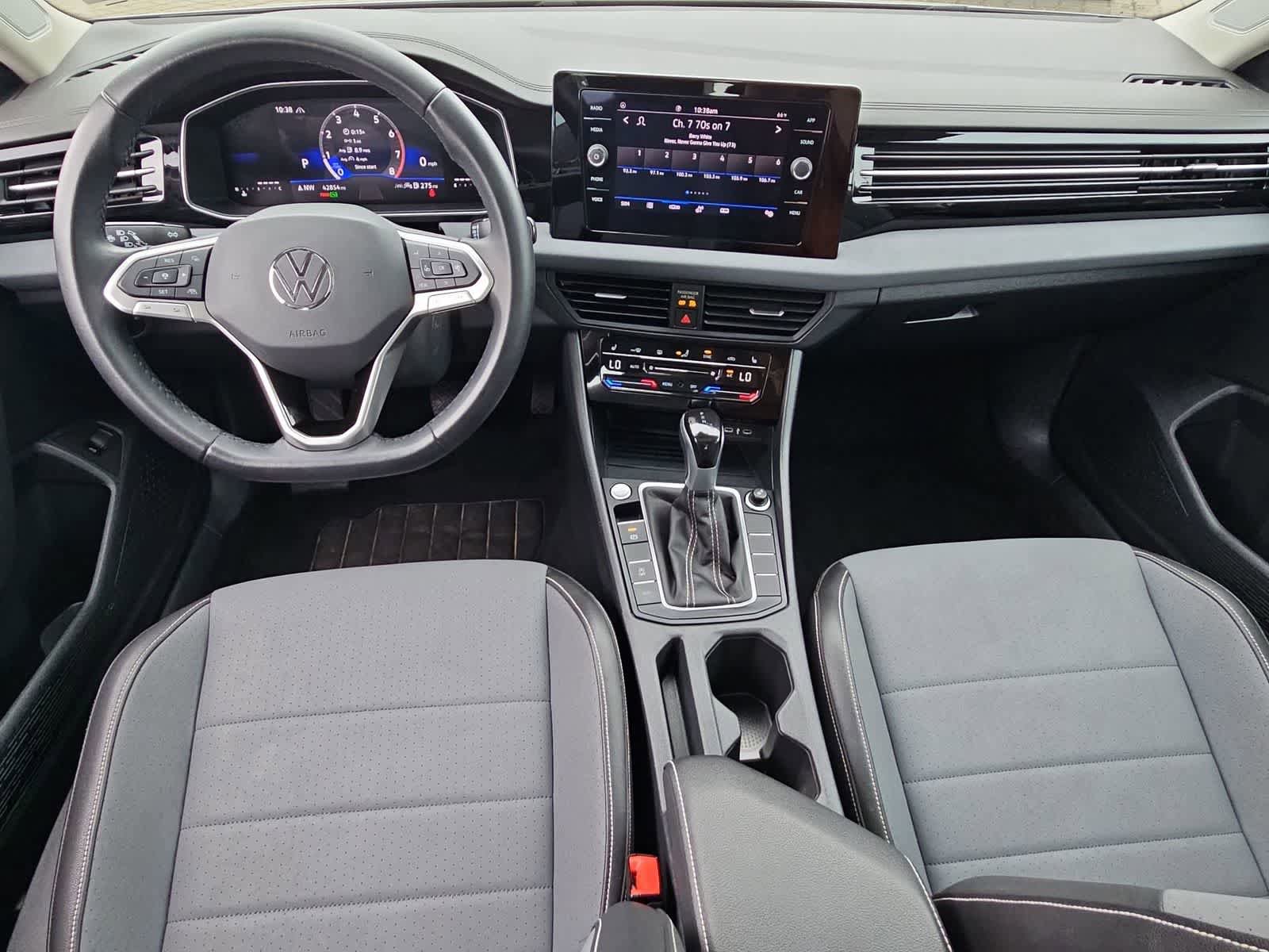 Certified 2025 Volkswagen Jetta SE FWD image 15