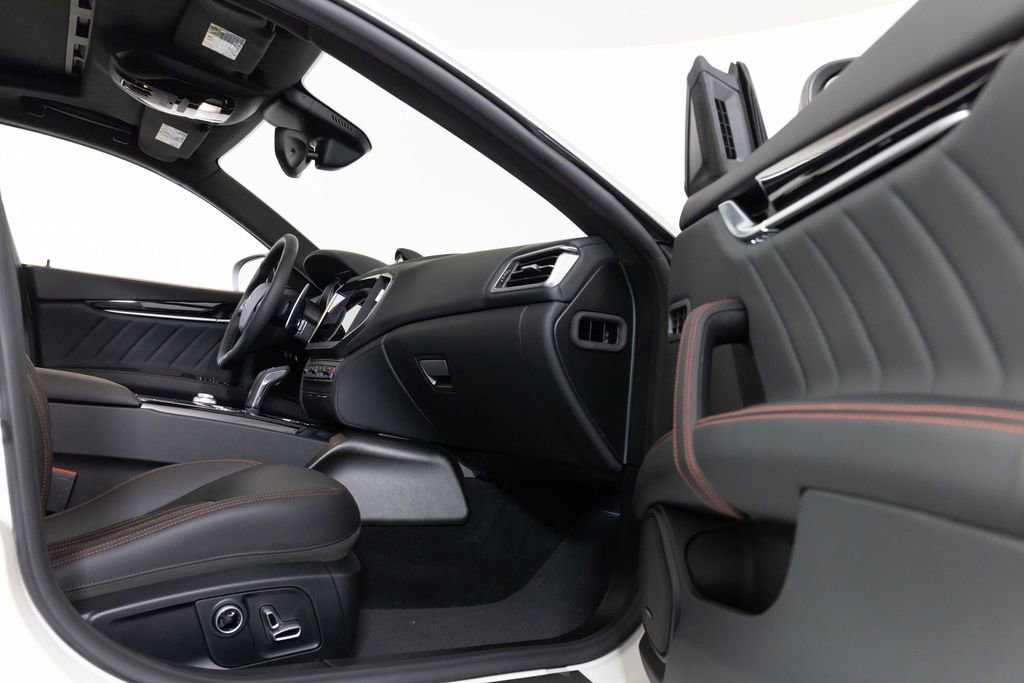Used 2023 Maserati Ghibli Modena image 30