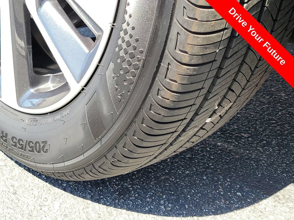 Used 2025 Nissan Versa SV w/ Trunk Package FWD image 30