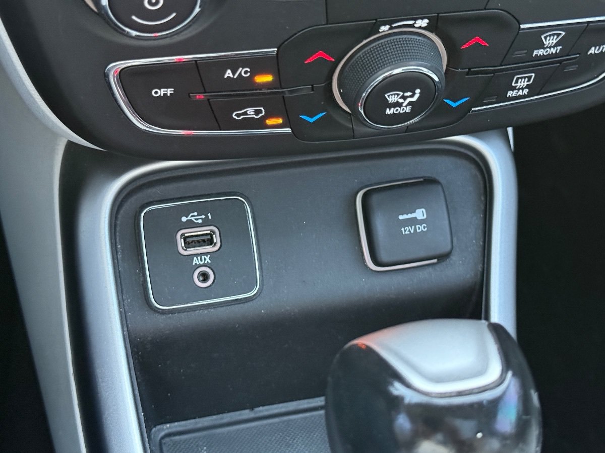 Used 2019 Jeep Compass Latitude FWD image 32