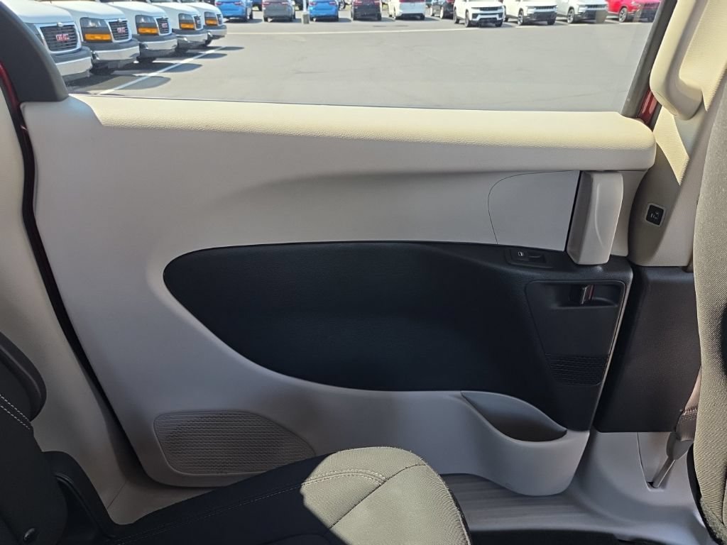 Used 2023 Chrysler Voyager LX FWD image 18