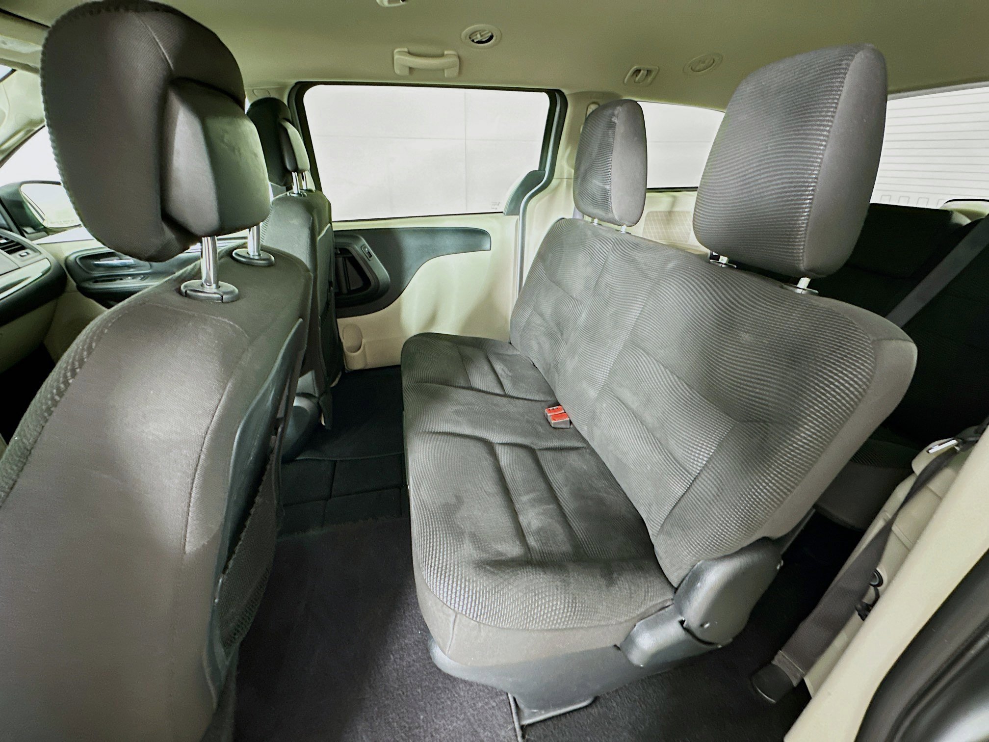 Used 2020 Dodge Grand Caravan SE w/ UConnect Hands-Free Group image 26