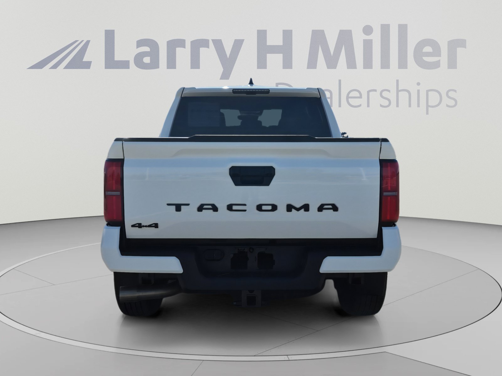 Used 2024 Toyota Tacoma TRD Sport AWD/4WD image 4