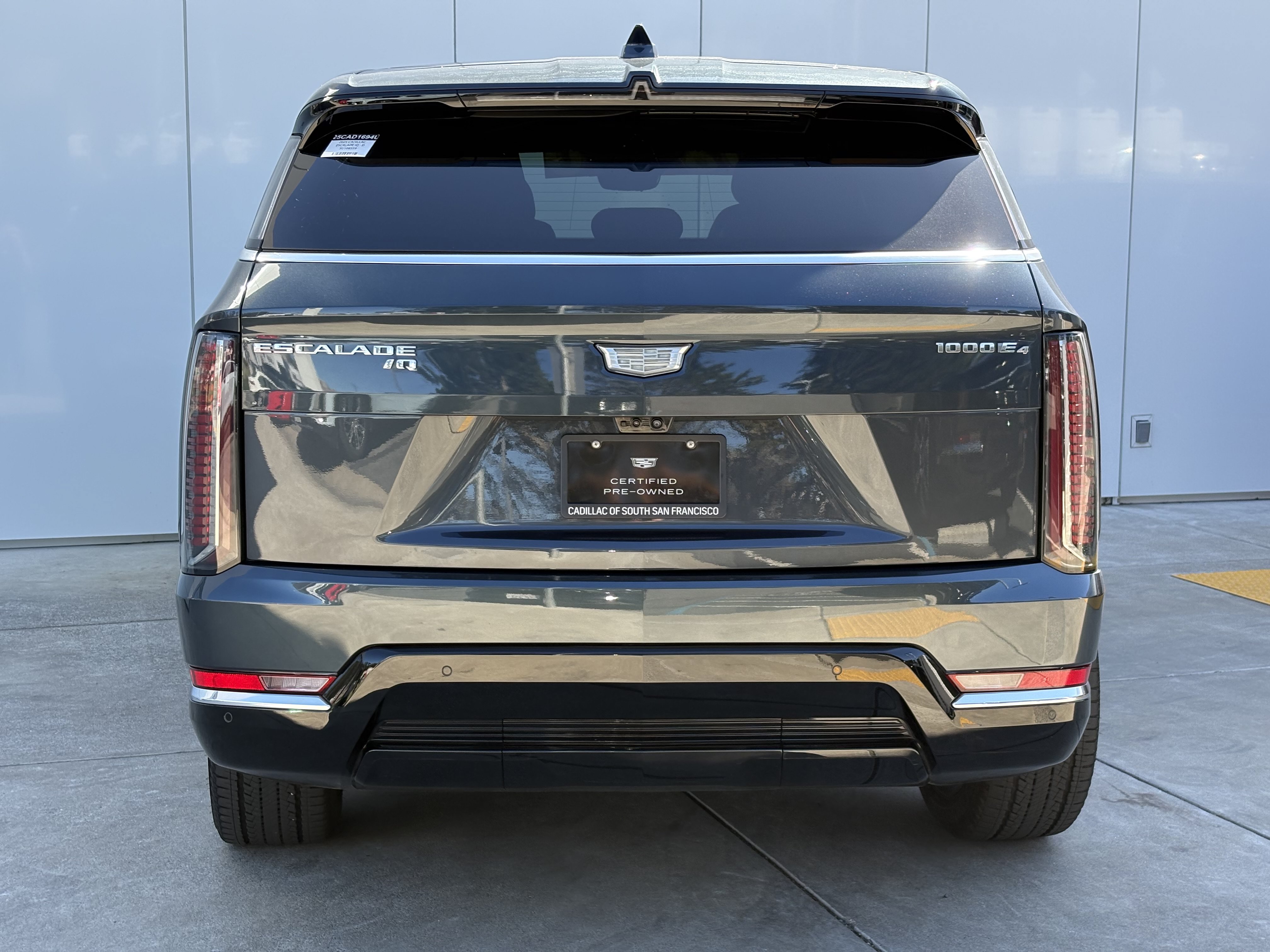 Certified 2025 Cadillac Escalade IQ Luxury 2 w/ LPO, Premium Carpet Package AWD/4WD image 8