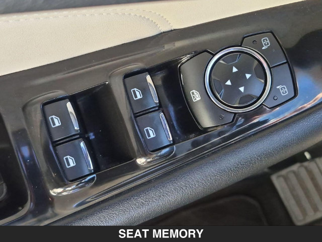 Used 2018 Ford Edge Titanium w/ Technology Package AWD/4WD image 12