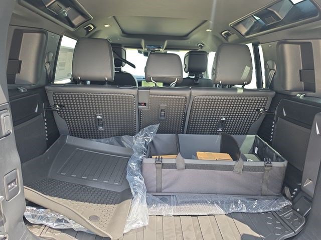New 2026 Land Rover Defender 110 X-Dynamic SE AWD/4WD image 18