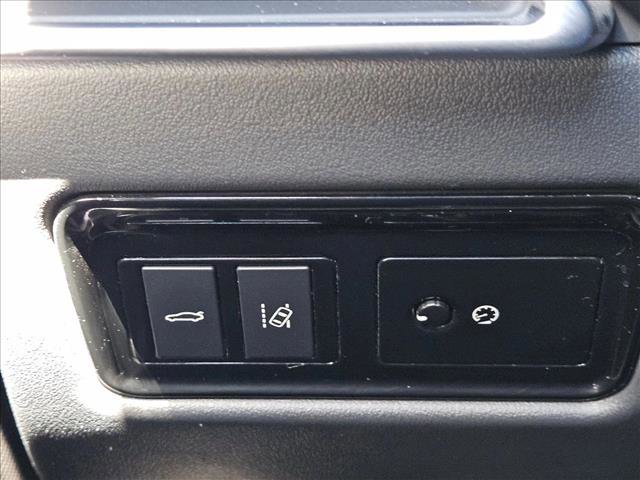 Used 2018 Jaguar XE Premium image 17