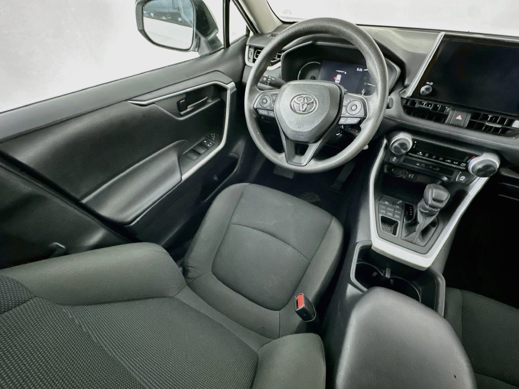 Used 2025 Toyota RAV4 LE AWD/4WD image 9
