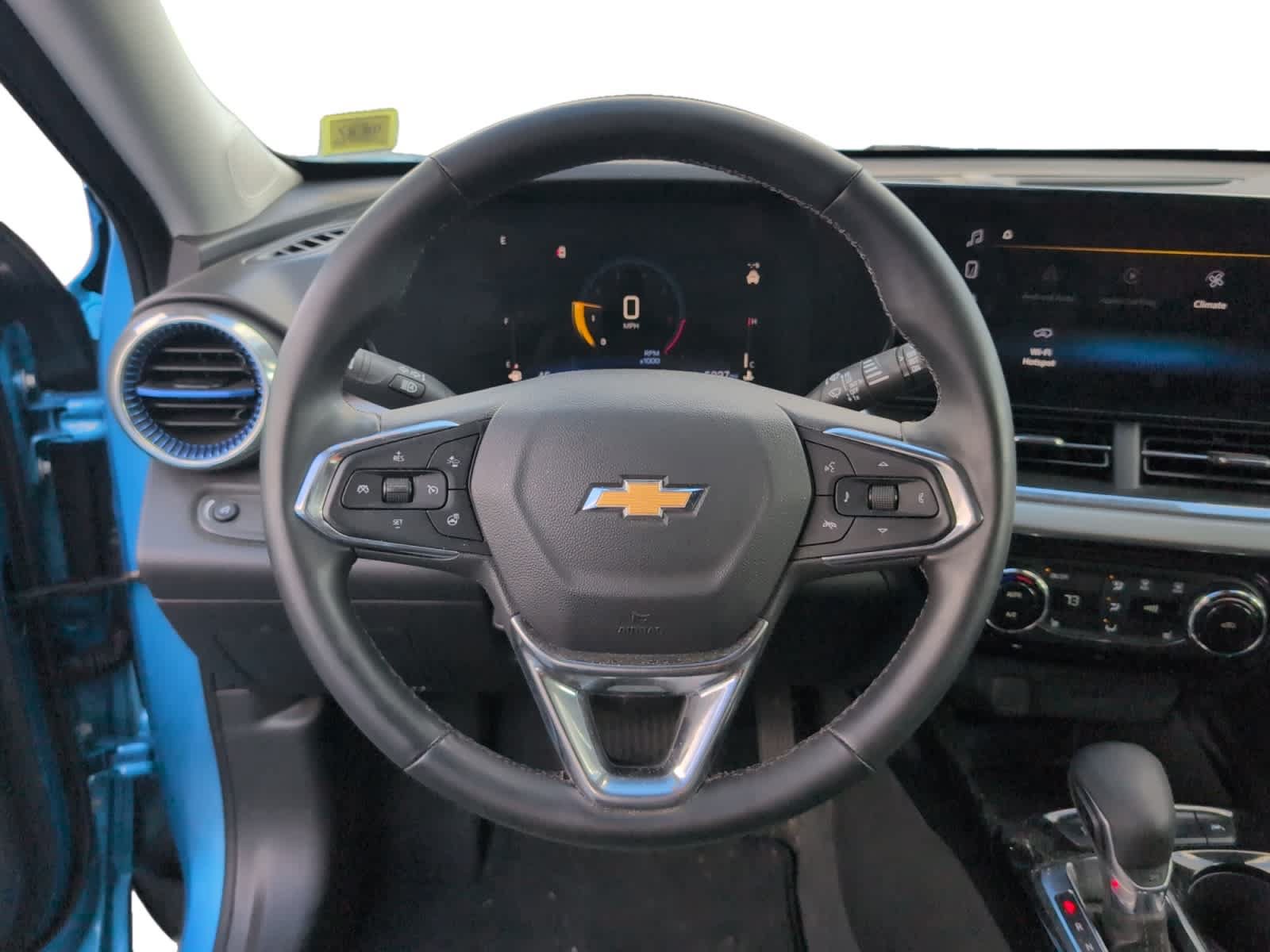Used 2025 Chevrolet Trax LT w/ LT Convenience Package FWD image 13