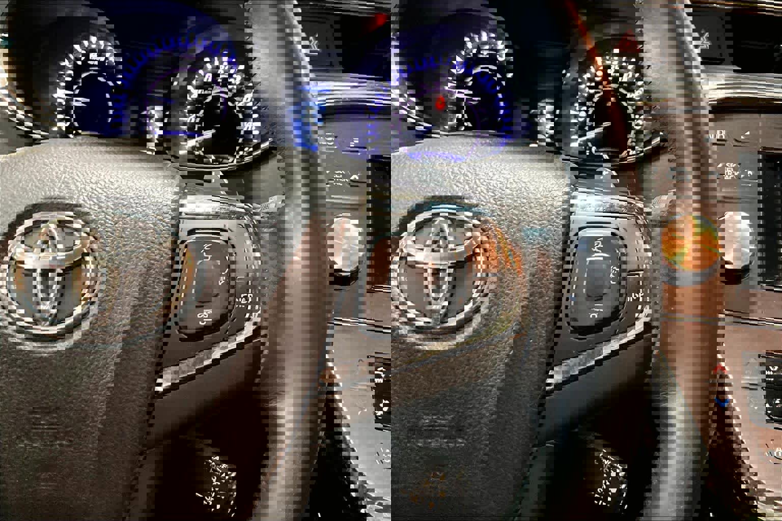 Used 2014 Toyota Avalon XLE Touring image 25