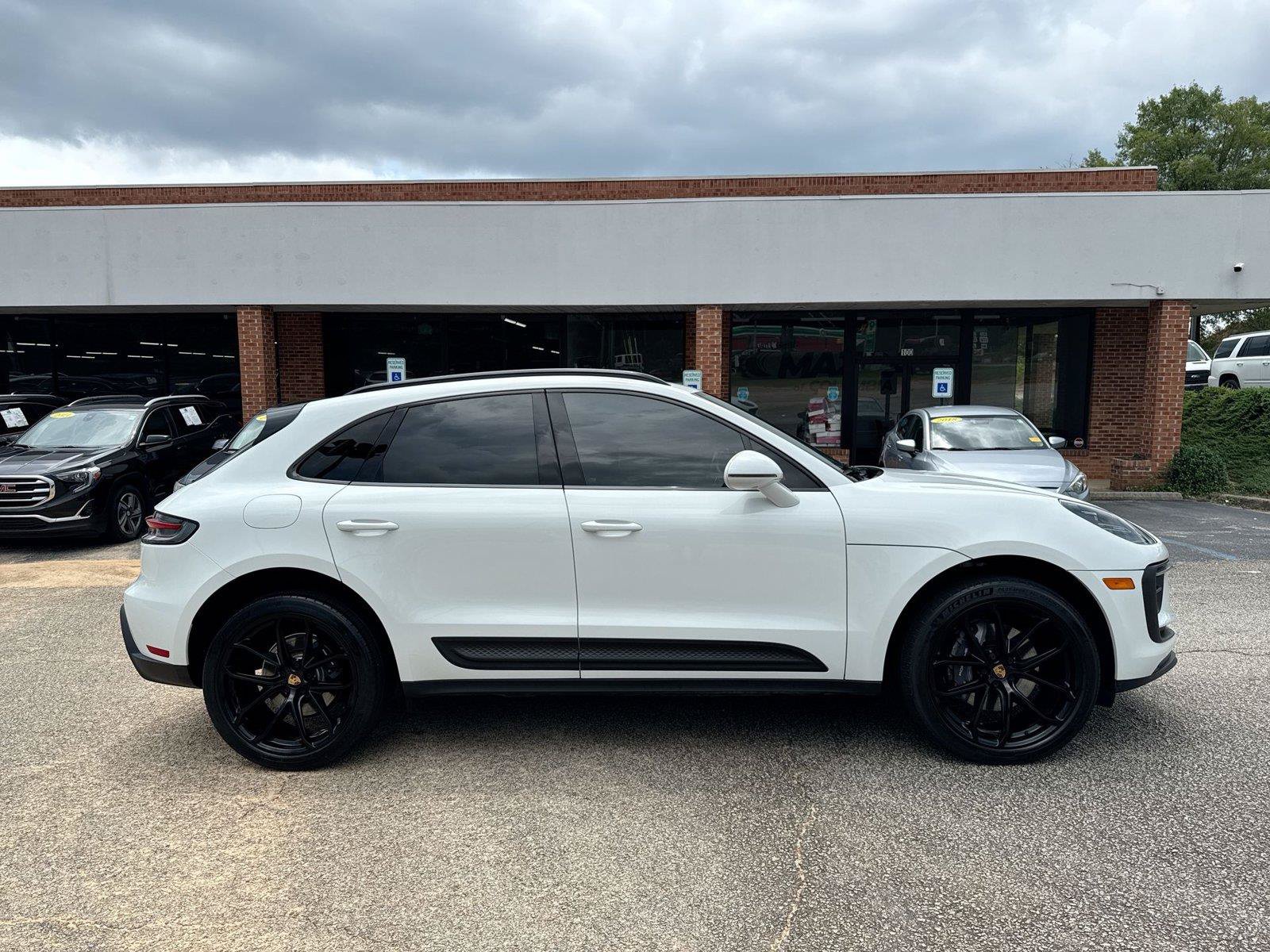 Used 2022 Porsche Macan AWD/4WD image 8