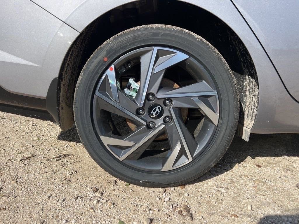 Used 2025 Hyundai Elantra Sport image 9