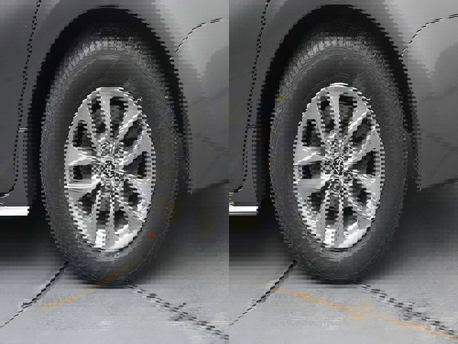 Used 2022 Toyota Sienna XLE w/ XLE Plus Package image 5