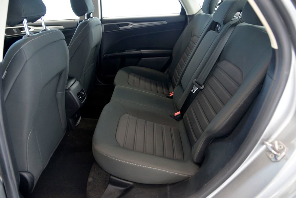 Used 2020 Ford Fusion SE image 28