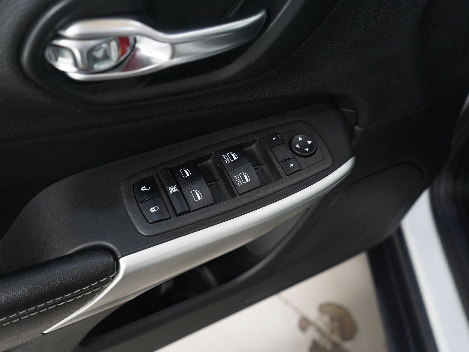 Used 2022 Jeep Cherokee Latitude w/ Sun & Sound Group image 21