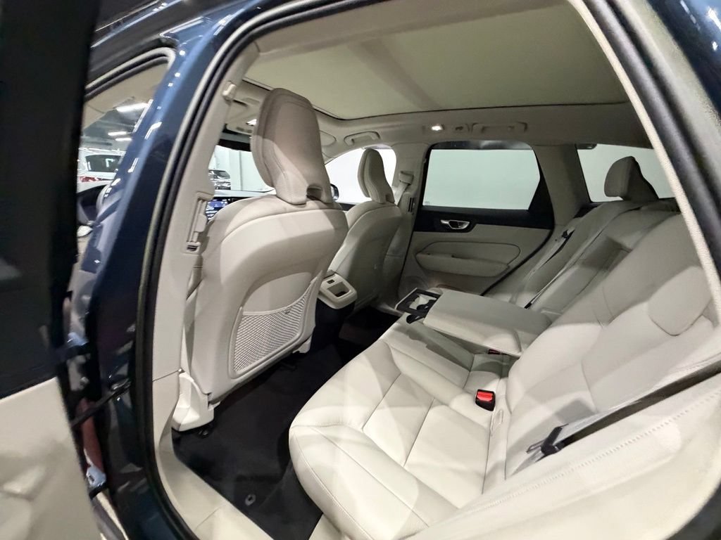 Used 2023 Volvo XC60 B5 Plus w/ Climate Package AWD/4WD image 27