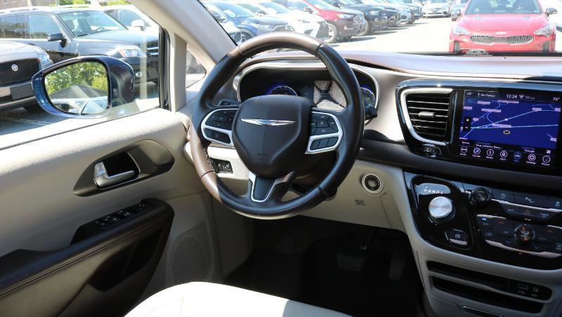 Used 2018 Chrysler Pacifica Touring-L FWD image 27