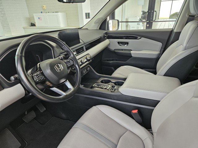 Used 2023 Honda Pilot Touring image 8